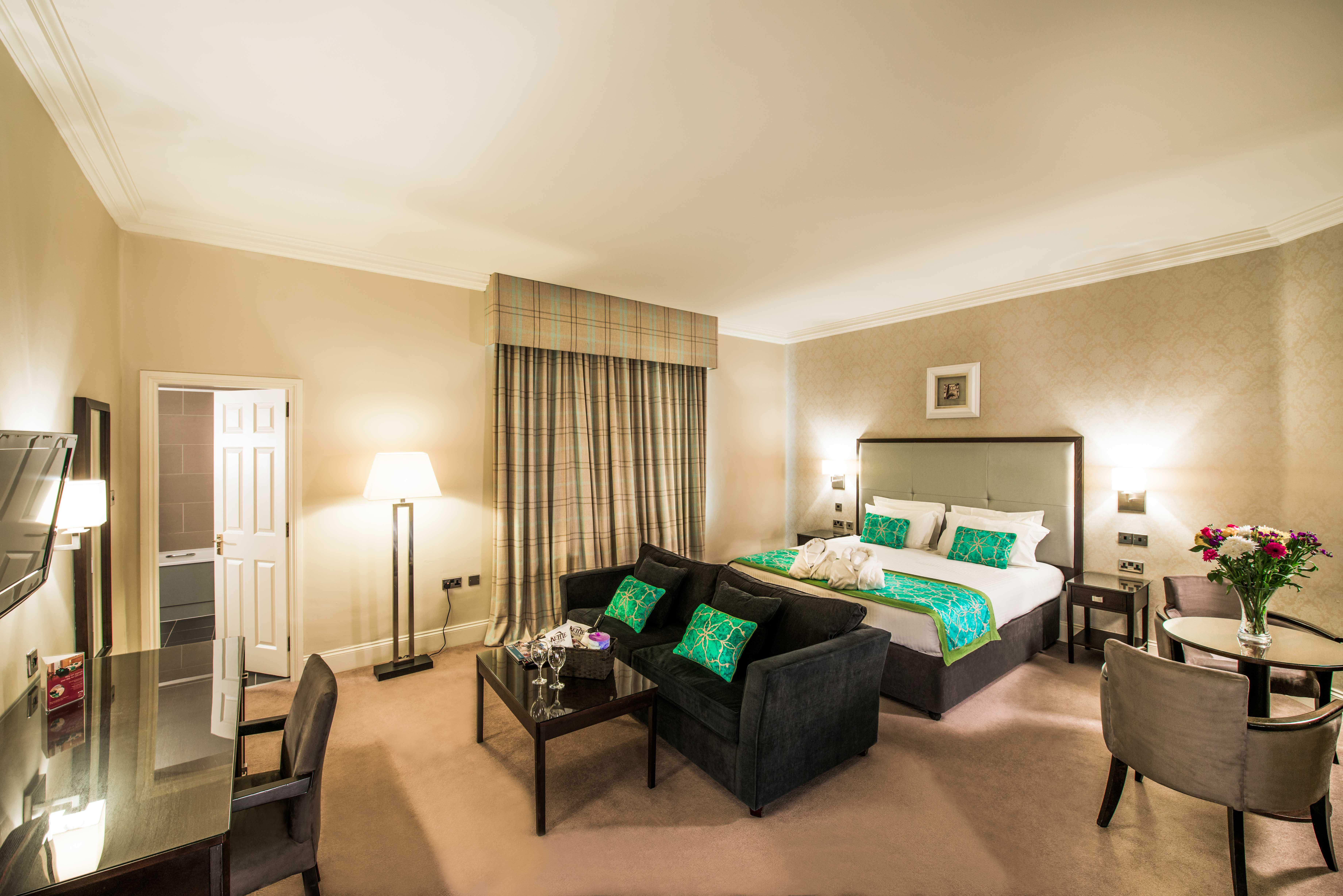 Leonardo Edinburgh City Bagian luar foto