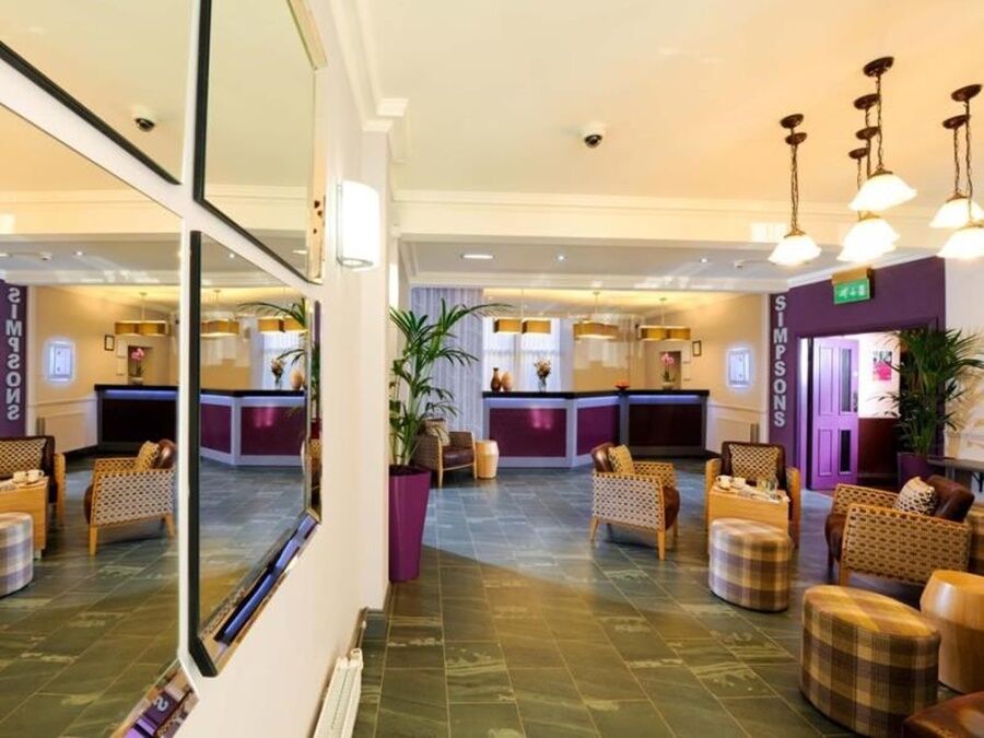 Leonardo Edinburgh City Bagian luar foto